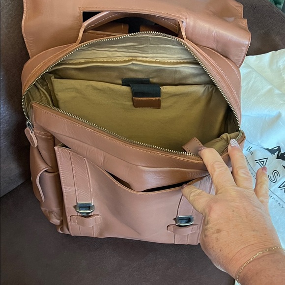 Alaskan Leather Company Tan Backpack NWT - Picture 6 of 9